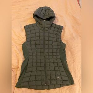 Arc’teryx Puffer Vest with Hood, size Large